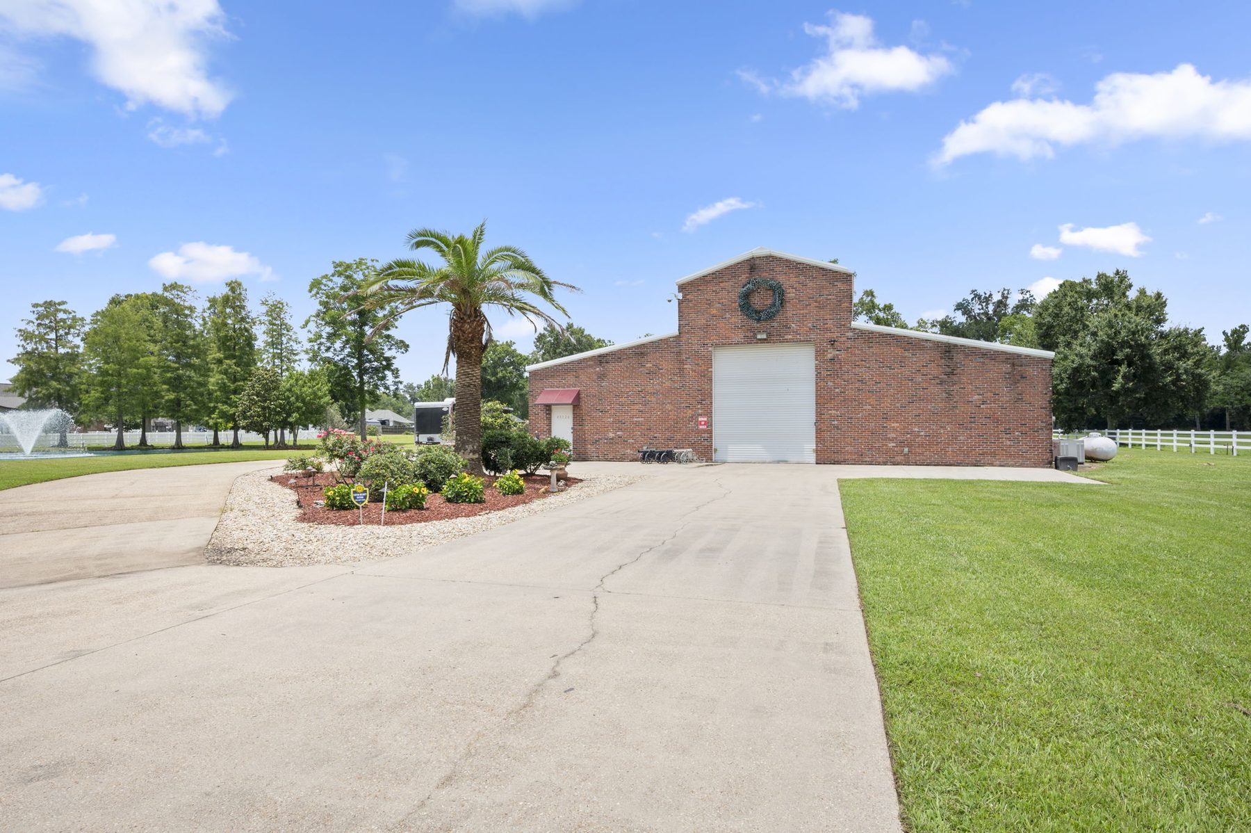 Loosemoore Estate professional building — finished office and lounge with RV hookup