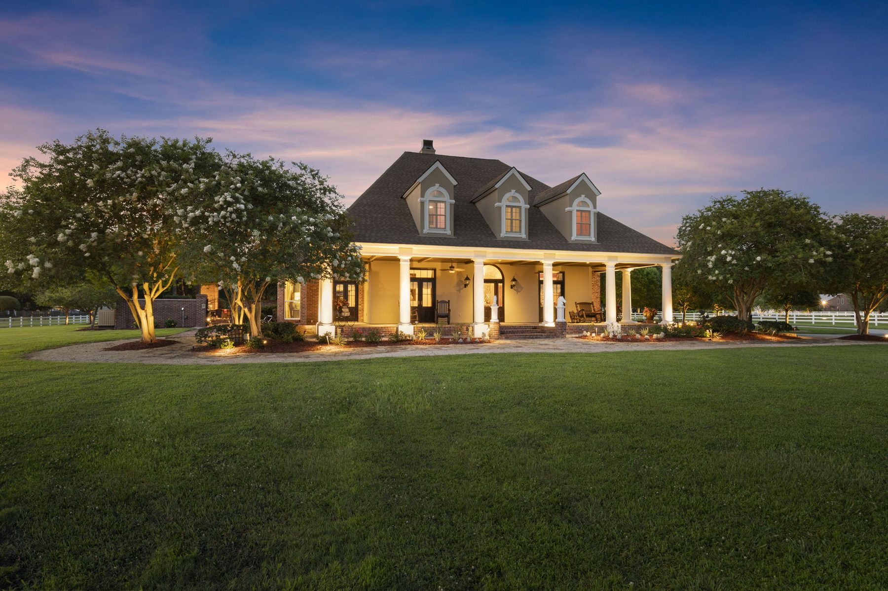 Loosemoore Estate manor living space — luxury home in Ascension Parish, Louisiana